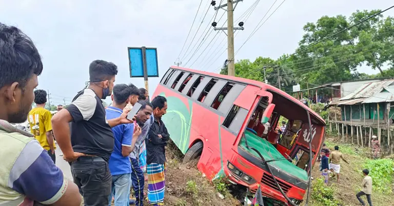 ময়মনসিংহের ভালুকায় সড়ক দুর্ঘটনা